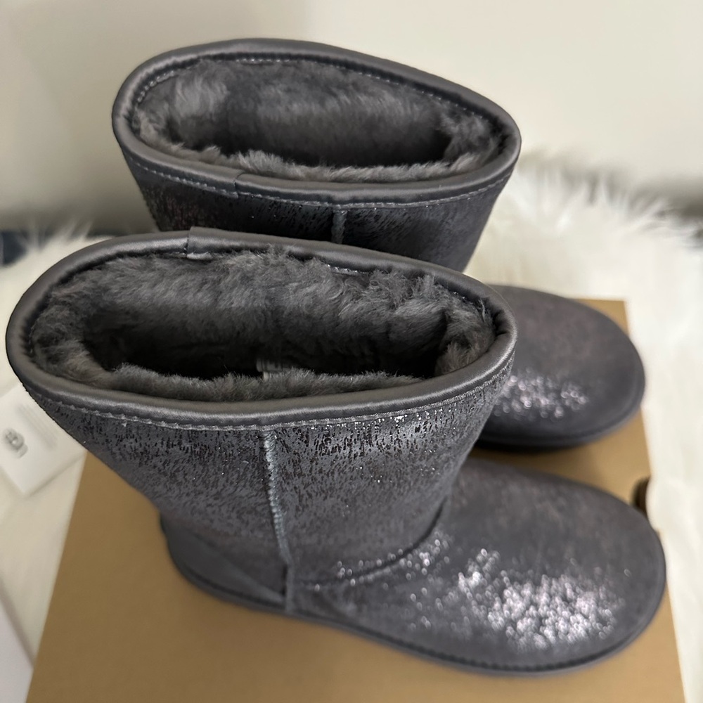 🆕 UGG Short Gray Matte Marble Boots - Size: 6 - Picture 4 of 13